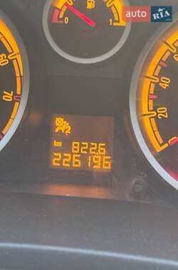 Хэтчбек Opel Corsa 2010 в 