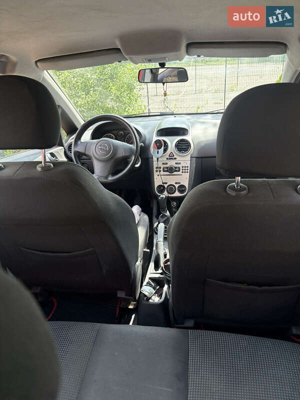Хэтчбек Opel Corsa 2009 в Гайсине