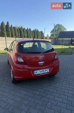Хэтчбек Opel Corsa 2010 в 