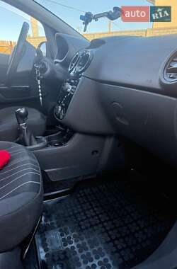Хэтчбек Opel Corsa 2010 в 