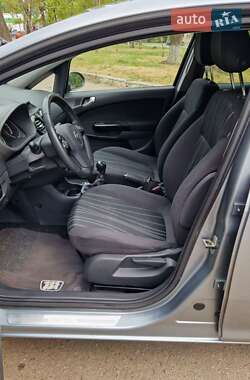 Хэтчбек Opel Corsa 2010 в 