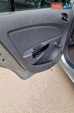 Хэтчбек Opel Corsa 2010 в 