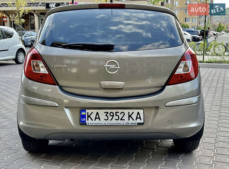 Хэтчбек Opel Corsa 2012 в Сумах