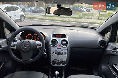 Хэтчбек Opel Corsa 2012 в 