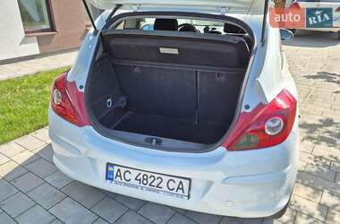 Хэтчбек Opel Corsa 2011 в 