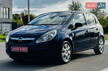 Хэтчбек Opel Corsa 2007 в 