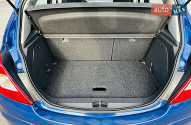 Хэтчбек Opel Corsa 2007 в 