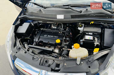 Хэтчбек Opel Corsa 2007 в 