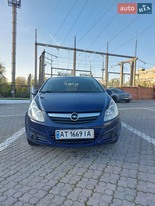 Хетчбек Opel Corsa 2010 в 