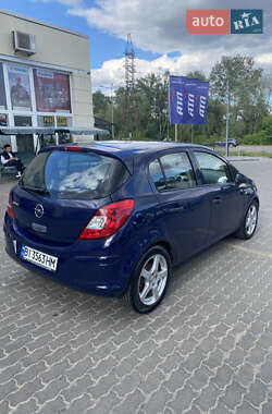 Хэтчбек Opel Corsa 2009 в 