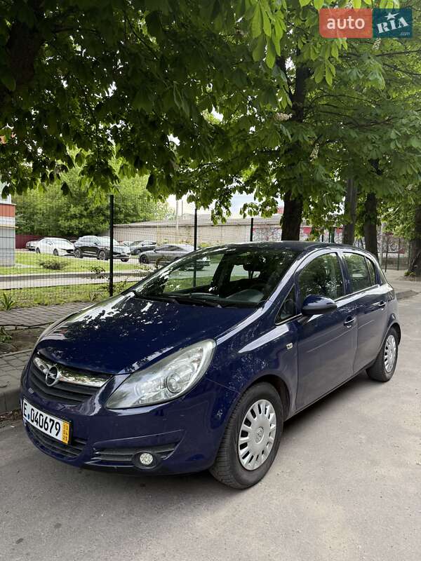 Хэтчбек Opel Corsa 2009 в 
