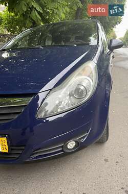 Хэтчбек Opel Corsa 2009 в 