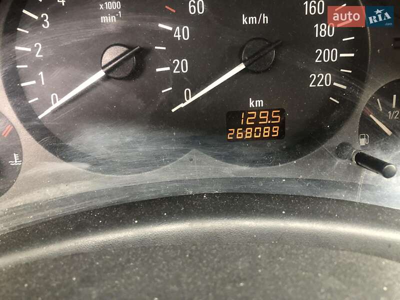 Хэтчбек Opel Corsa 2003 в Киеве