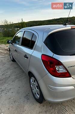 Хетчбек Opel Corsa 2012 в 