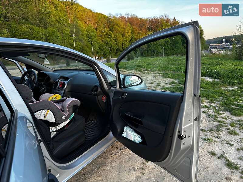 Хетчбек Opel Corsa 2012 в Львові