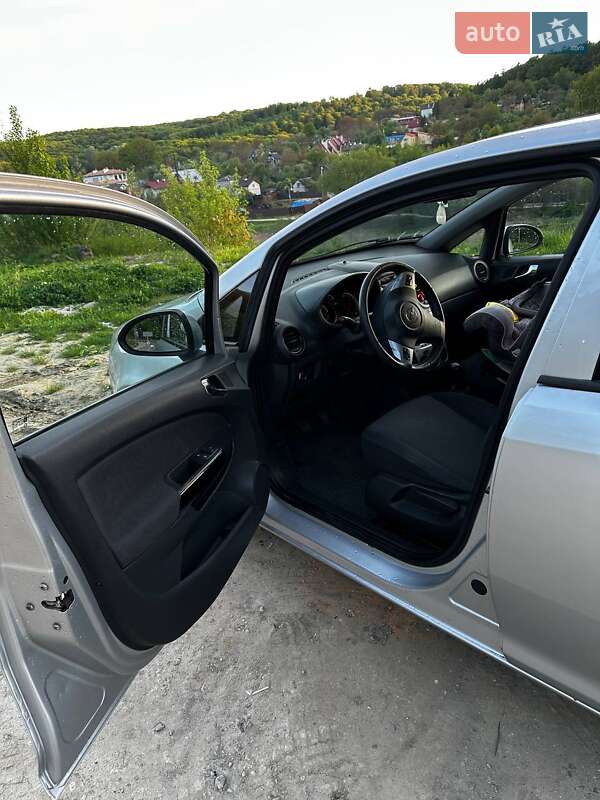 Хетчбек Opel Corsa 2012 в Львові