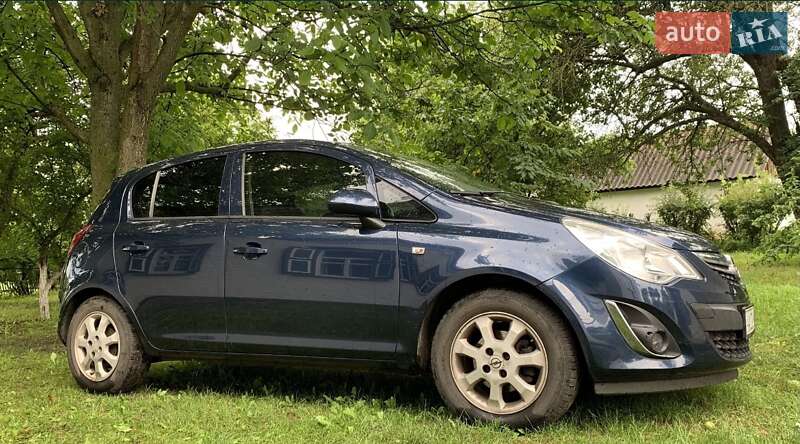 Хетчбек Opel Corsa 2013 в 