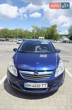 Хэтчбек Opel Corsa 2007 в 