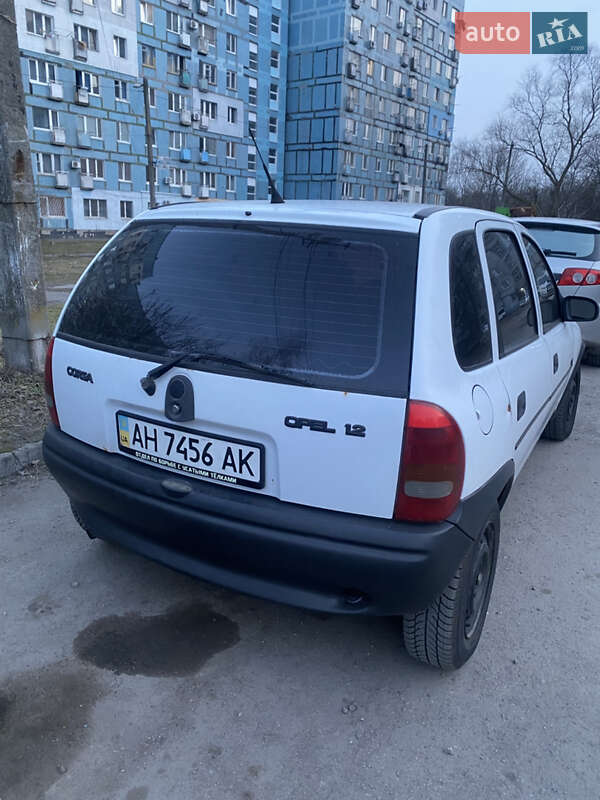 Хетчбек Opel Corsa 1996 в Дніпрі