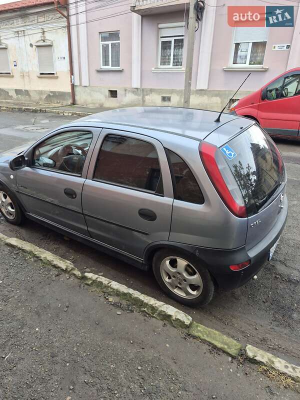 Хэтчбек Opel Corsa 2003 в Черновцах