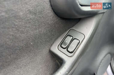Хэтчбек Opel Corsa 2005 в 