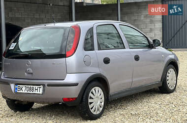 Хэтчбек Opel Corsa 2005 в 