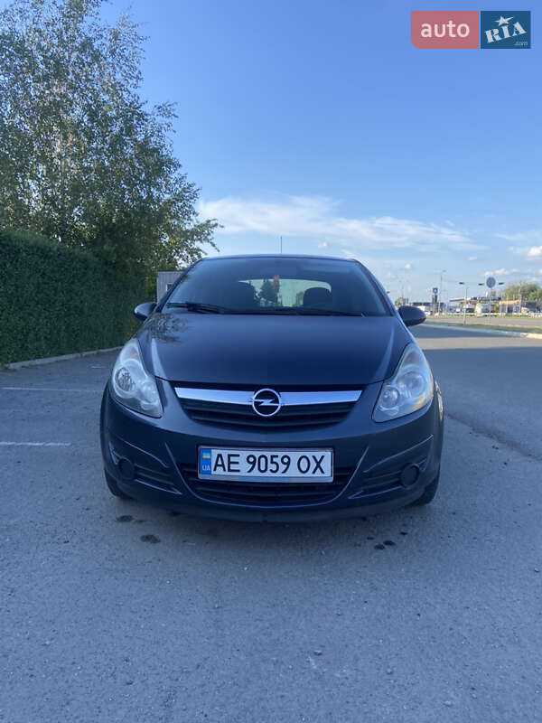 Хетчбек Opel Corsa 2010 в 