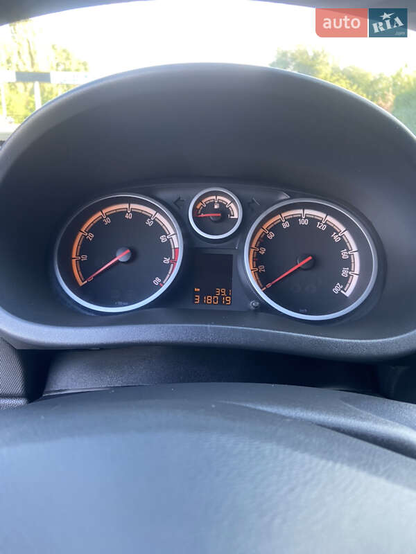 Хэтчбек Opel Corsa 2010 в Днепре