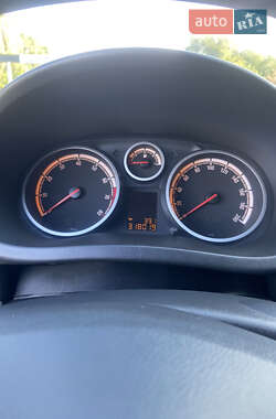 Хетчбек Opel Corsa 2010 в 