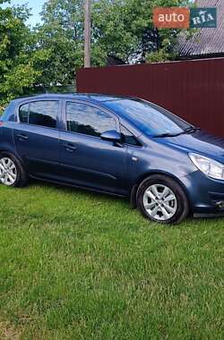 Хэтчбек Opel Corsa 2007 в 