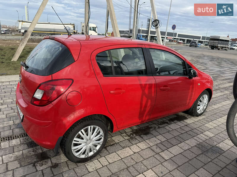 Хэтчбек Opel Corsa 2012 в Львове
