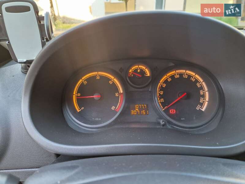 Хэтчбек Opel Corsa 2011 в Мукачево