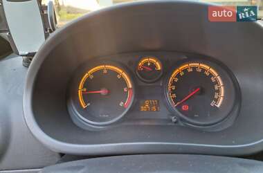 Хэтчбек Opel Corsa 2011 в 