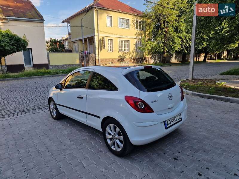 Хэтчбек Opel Corsa 2011 в Мукачево