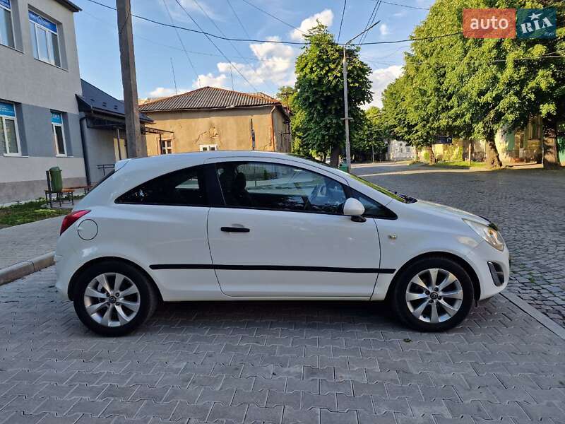 Хэтчбек Opel Corsa 2011 в Мукачево