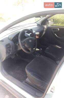 Хэтчбек Opel Corsa 2002 в 