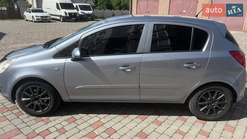 Хэтчбек Opel Corsa 2007 в Ивано-Франковске