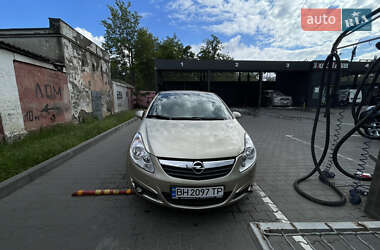 Хэтчбек Opel Corsa 2007 в 