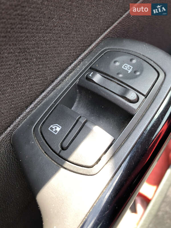 Хетчбек Opel Corsa 2011 в Шепетівці
