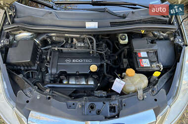 Хетчбек Opel Corsa 2008 в 