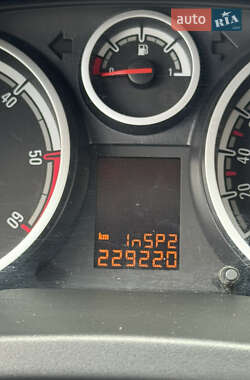 Хэтчбек Opel Corsa 2011 в 