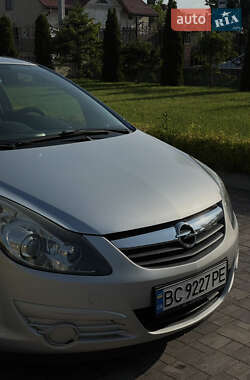 Хэтчбек Opel Corsa 2008 в Львове