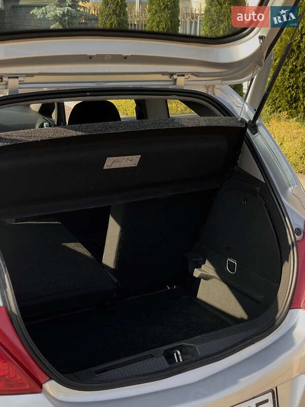 Хэтчбек Opel Corsa 2008 в Львове