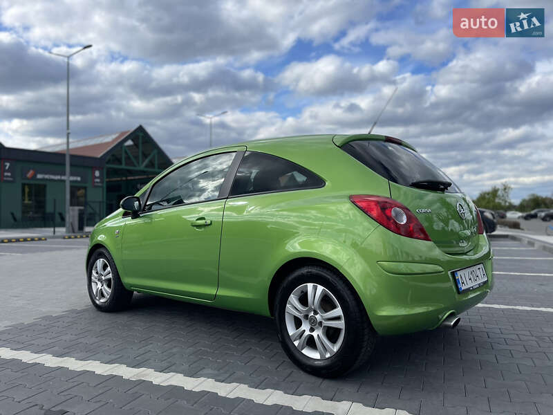 Хетчбек Opel Corsa 2011 в Ірпені