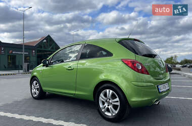 Хетчбек Opel Corsa 2011 в 