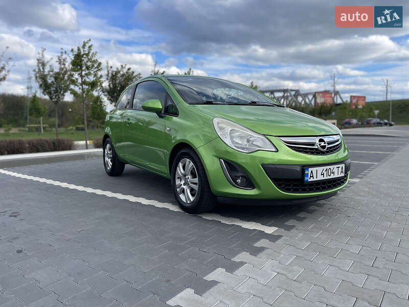 Хетчбек Opel Corsa 2011 в Ірпені