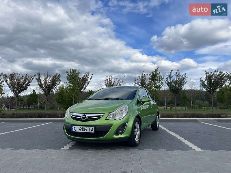 Хетчбек Opel Corsa 2011 в Ірпені