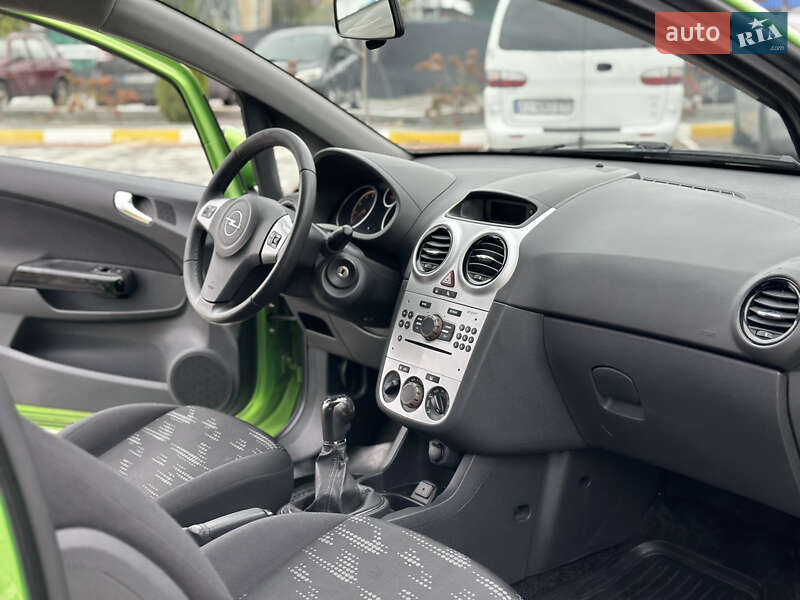 Хетчбек Opel Corsa 2011 в Ірпені