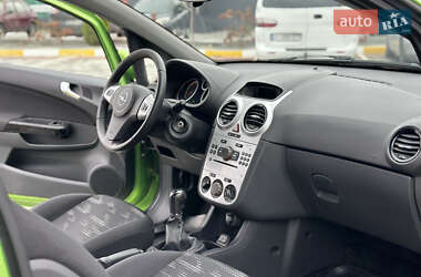 Хетчбек Opel Corsa 2011 в 