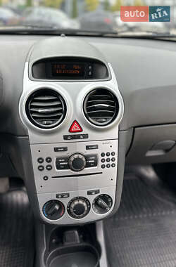Хетчбек Opel Corsa 2011 в 